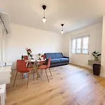 Economo B1 Tirabora Short Rent